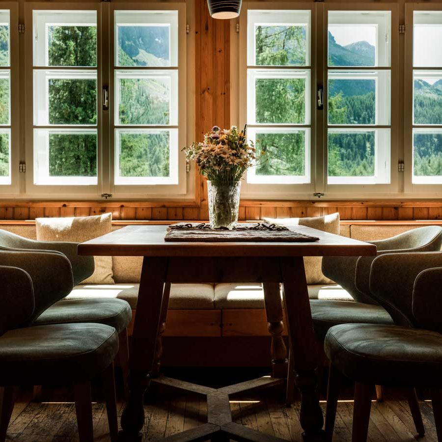 Arredamento artigianale italiano: poltroncine "Memphis" (BS478A) per un'atmosfera accogliente