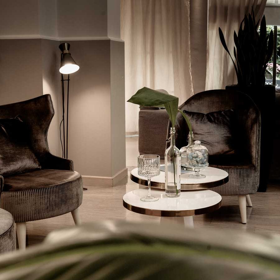 Innovativer Designvorschlag für die Innenraumgestaltung der Halle im Hotel in Montegrotto Terme