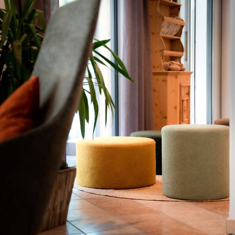 L'hotel Erica è arredata con i pouf BsChairs, la scelta perfetta per ambienti di prestigio.