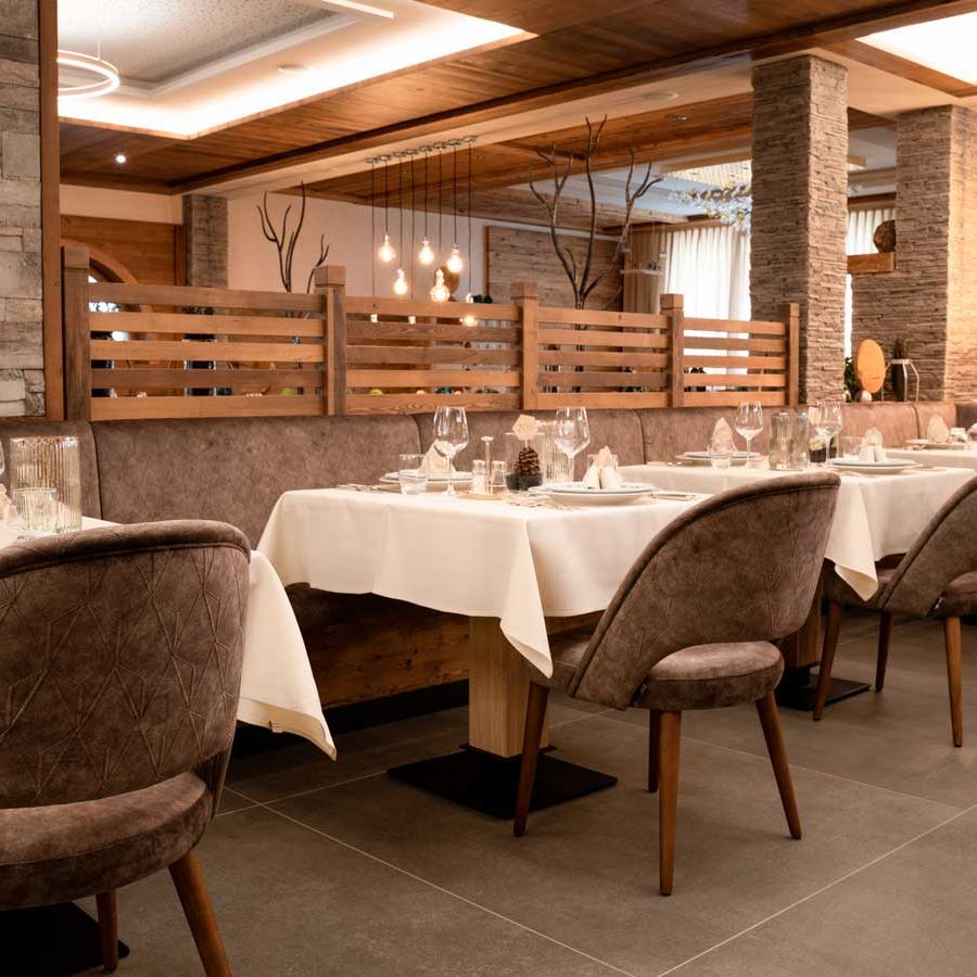 Il progetto è stato seguito personalmente dai proprietari che hanno optato per delle combinazioni di poltrone modello Olympia con il suo tavolino