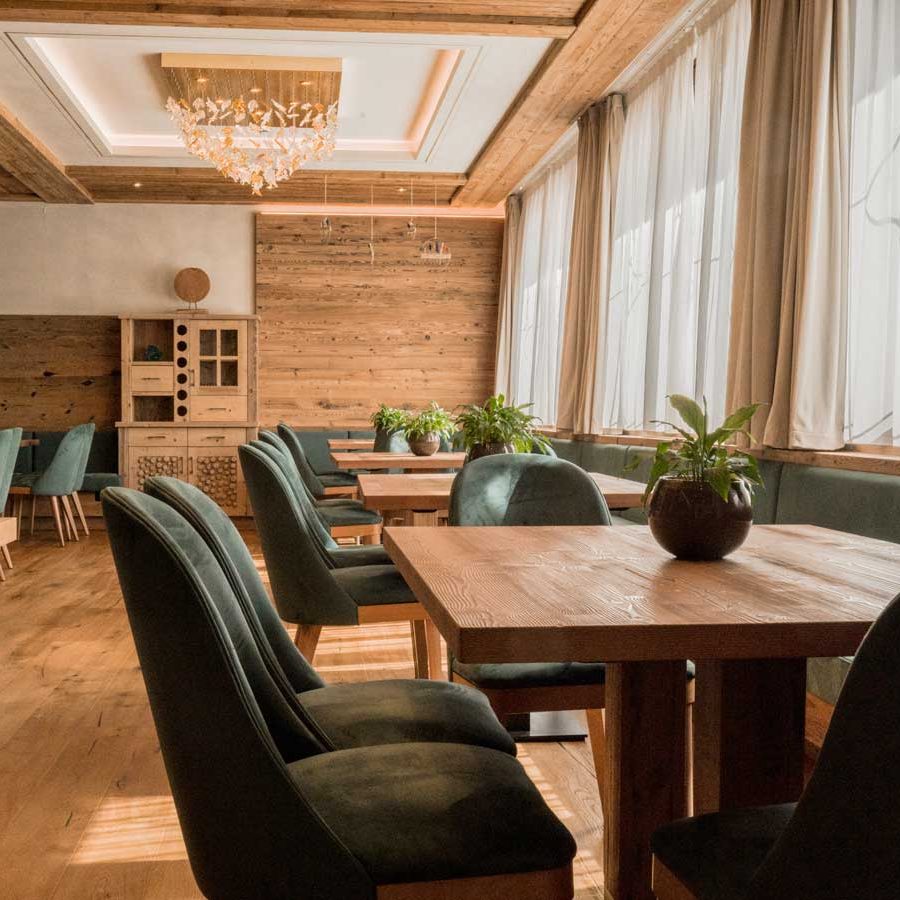 Sala ristorante per hotel kristiania a mezzana val di sole