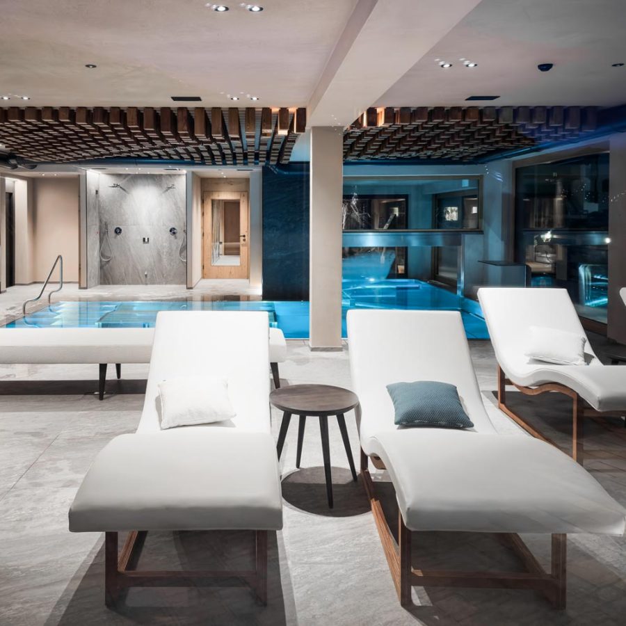 hotel-livigno-al-nin-spa-lettini-con-piscina-al-coperto