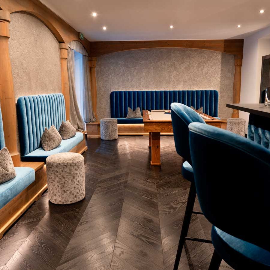 Elegantes luxuriöses Billardzimmer im Hotel The Laurin in Trentino-Südtirol