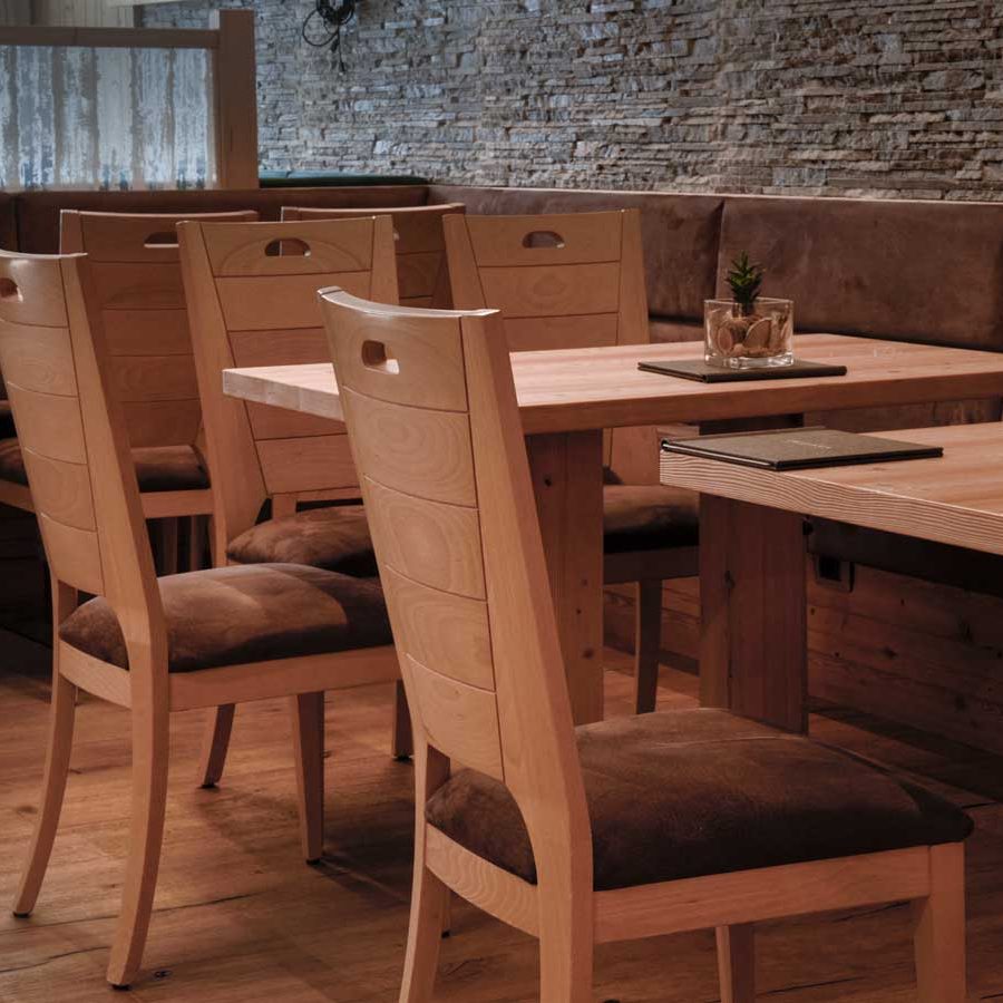 Atmosfera accogliente nell'Hotel Kristiania: Sedie Malmo in faggio e econabuk