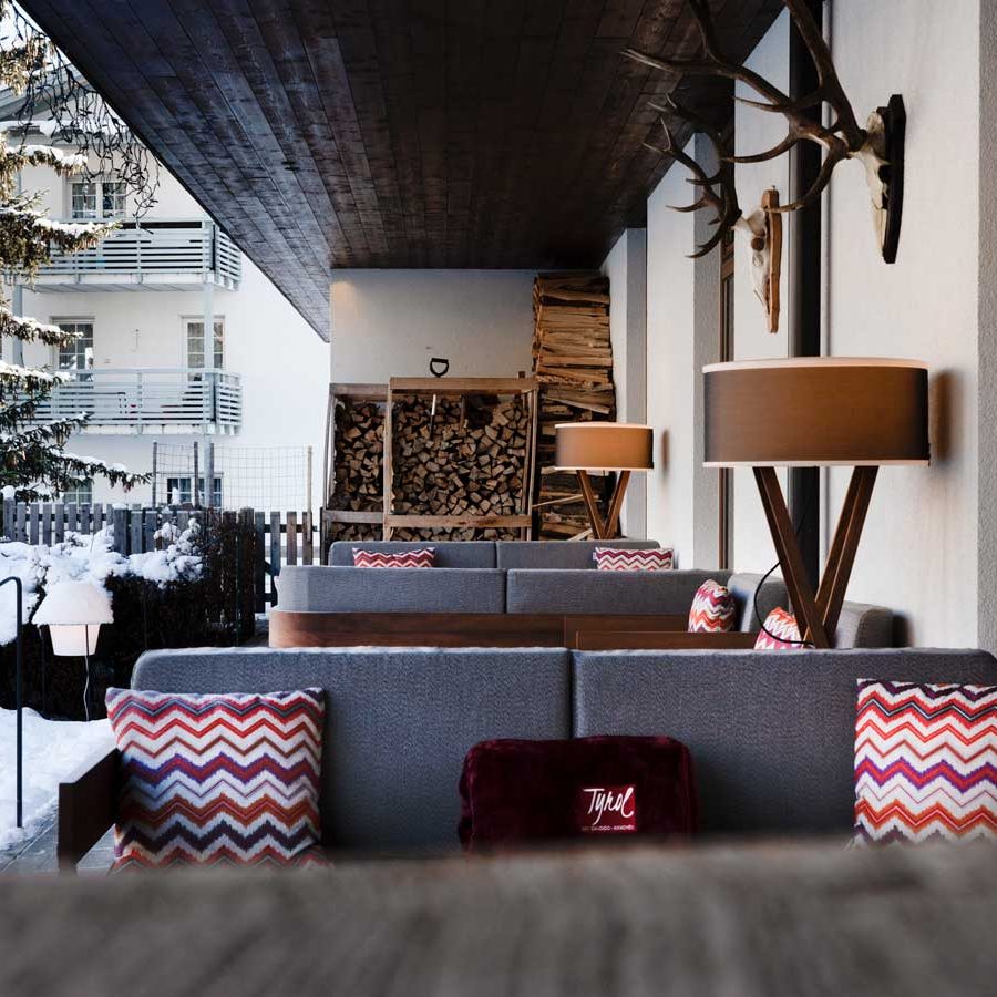 Luxuriöse Möbel für die Außenterrasse im Sport Hotel Tyrol in San Candido