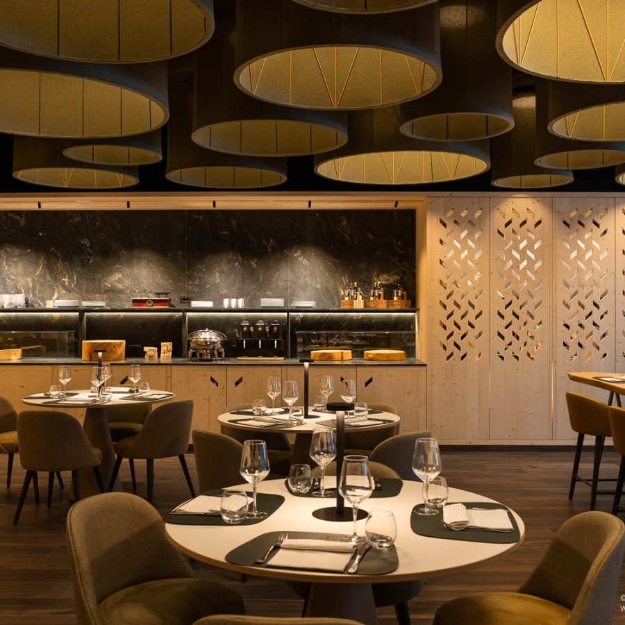 nuova sala ristorante Lares al Residence Hotel Ambiez di Madonna di Campiglio, a cura di Fragmenta padova
