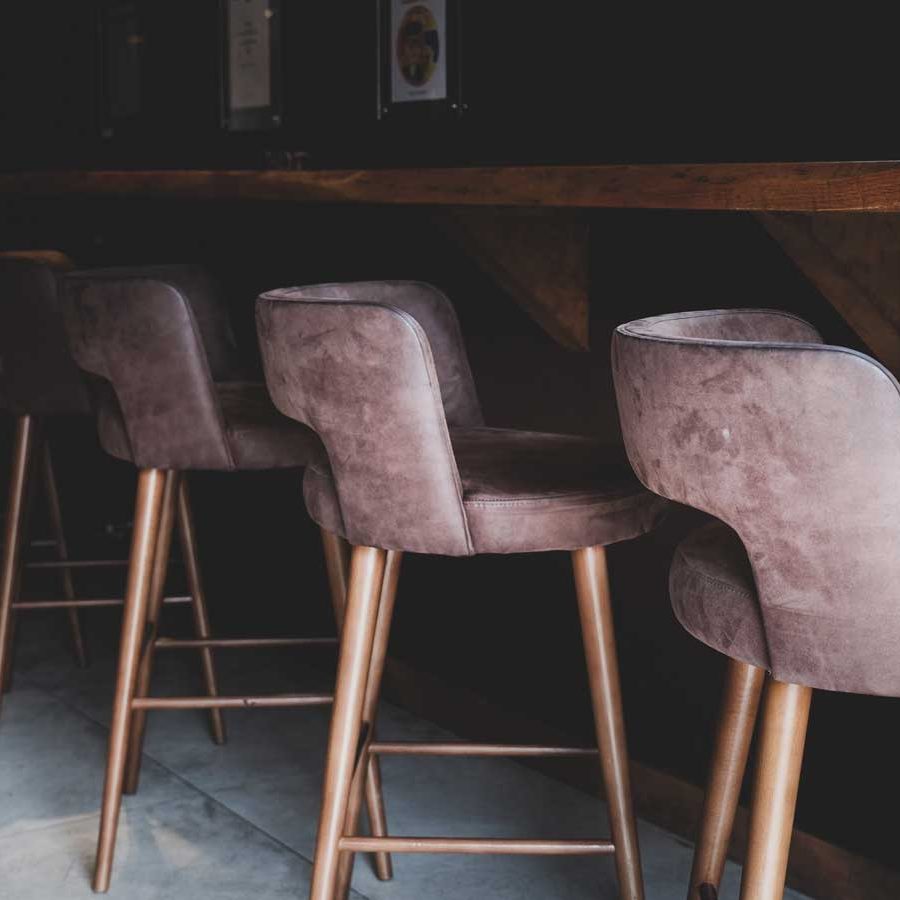 angolo bar ristorante radici a padova con sgabelli