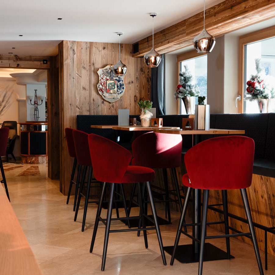 Barhocker für die Luxus-Lounge im Hotel Alpenheim Charming & Spa