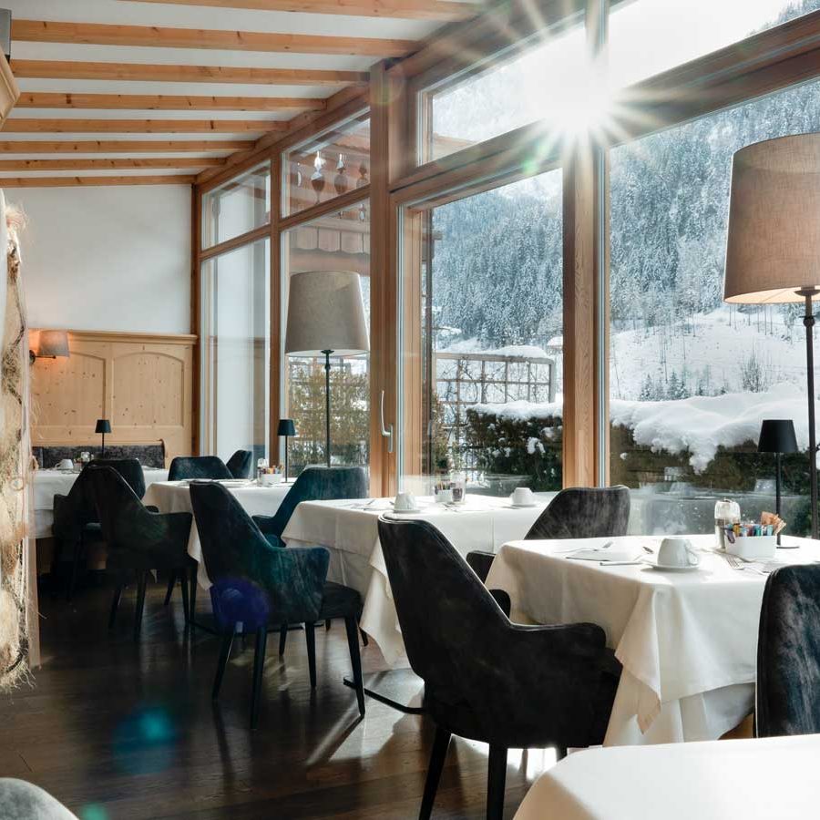 Luxussessel im Hotel Garnì Mirabel mit Restaurant in den Dolomiten