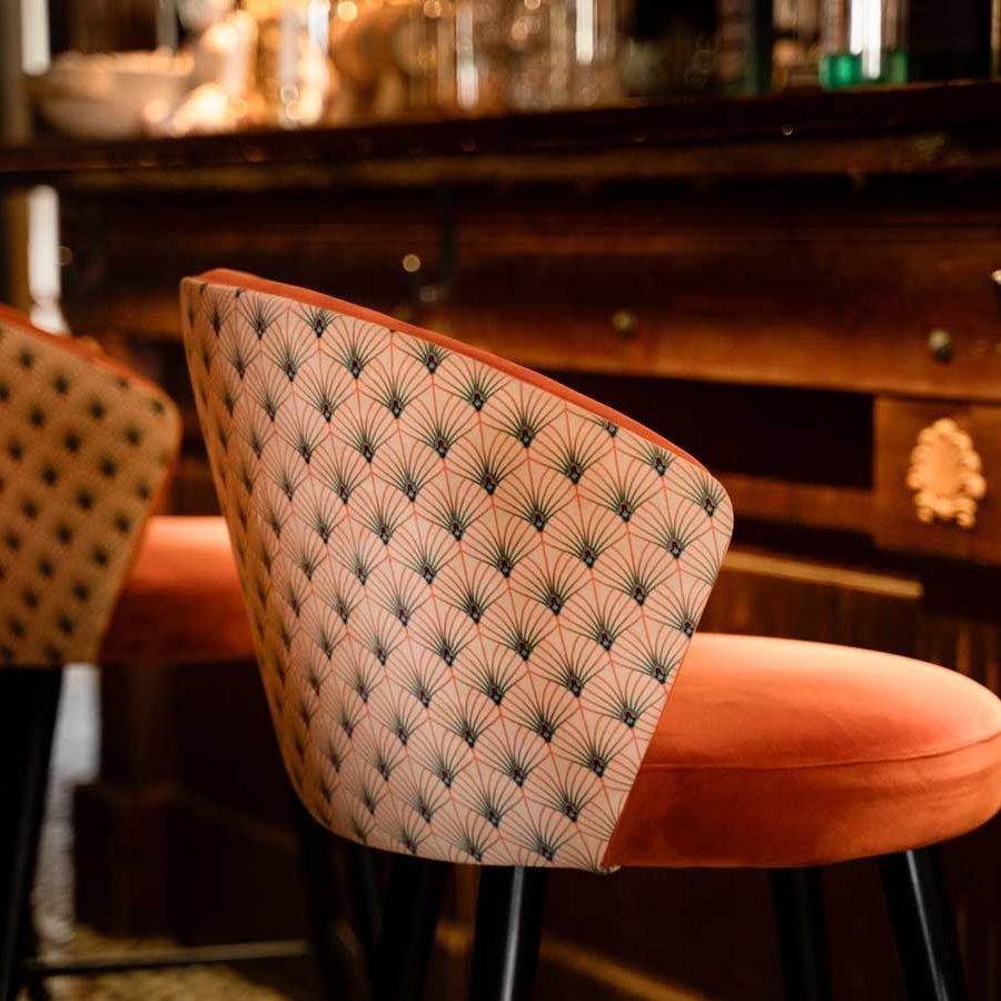 Ambiente dinamico al pub Beer Brothers: Sgabelli Toronto per un'esperienza di comfort e stile