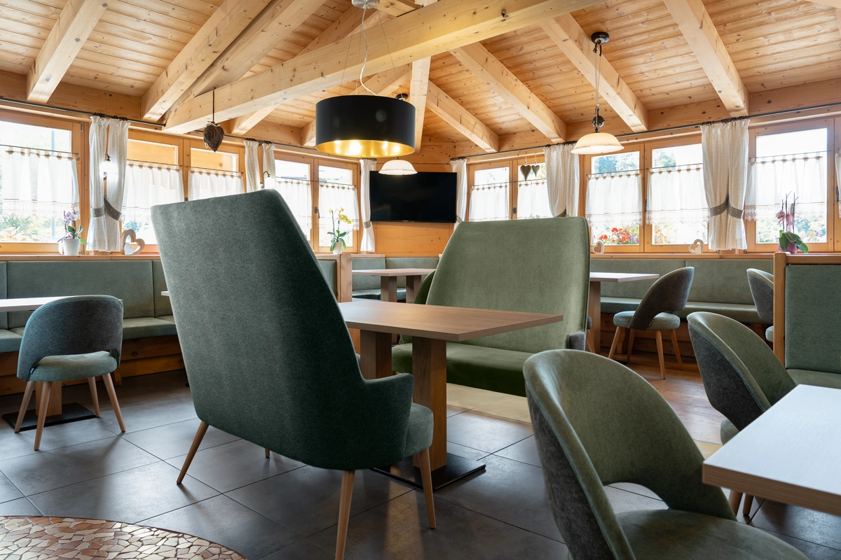 Hotel Aurora & Garnì Anderle contract furniture BS Chairs