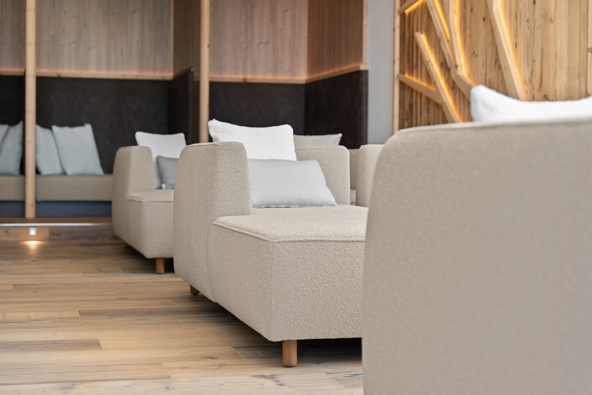 Hotel Aurora & Garnì Anderle Italian design BS Chairs