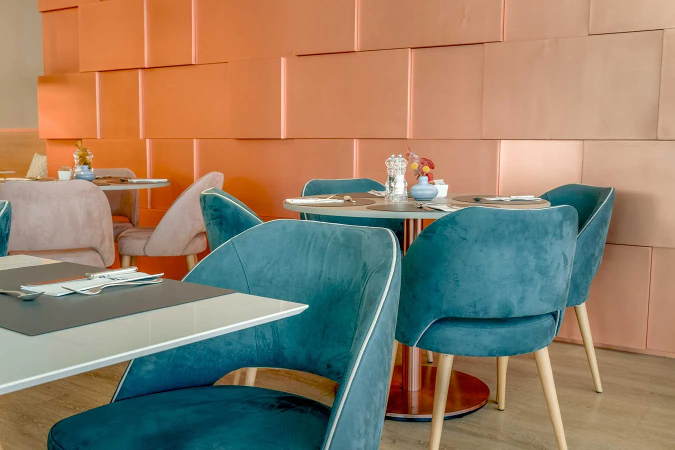 Hotel castello lake e living suite malcesine bschairs — interior design, arredamento