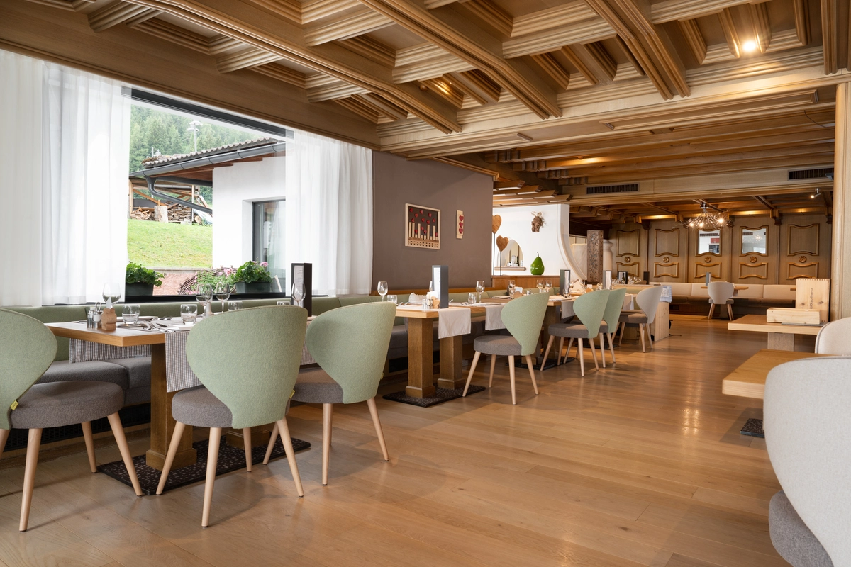 Hotel Catinaccio Italienisches Design BS Stühle
