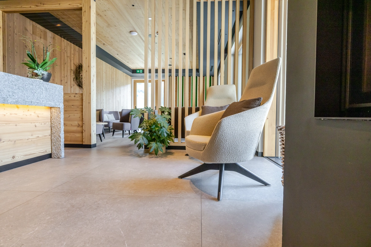 Hotel Damelis comfort BS Chairs