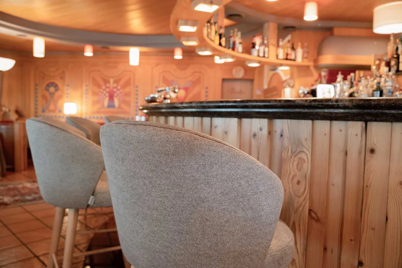 Hotel La Bussola Andalo Restaurant — Inneneinrichtung, Möbel, BS-Stühle