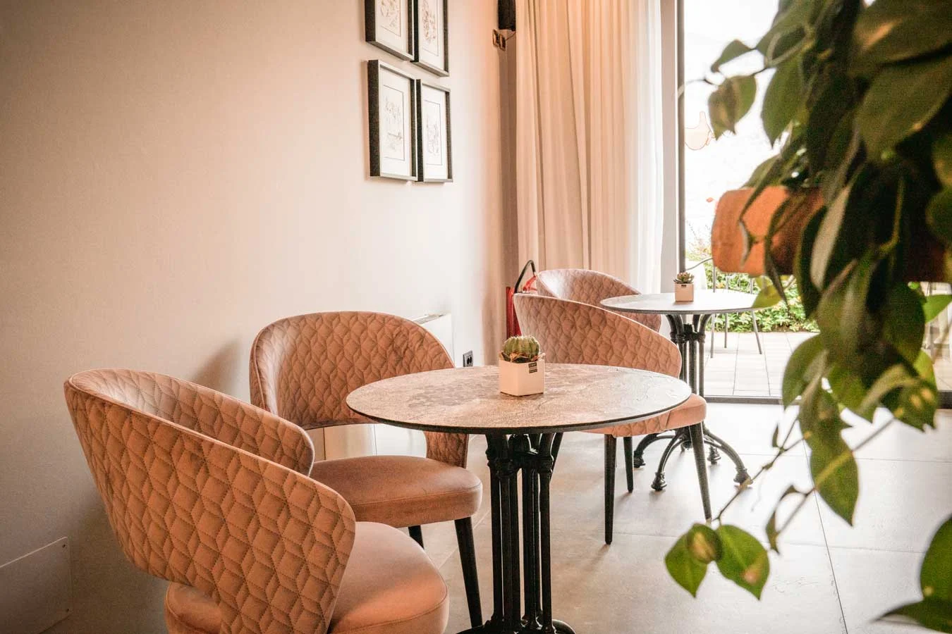 Hotel oasi beach malcesine sala colazione — interior design, arredamento, BS Chairs