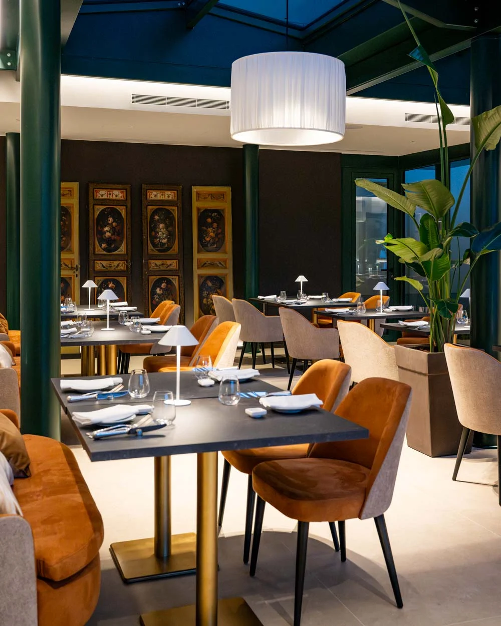 Hotel Posta Donini Perugia restaurant with armchairs — interior design, furniture, BS Chairs