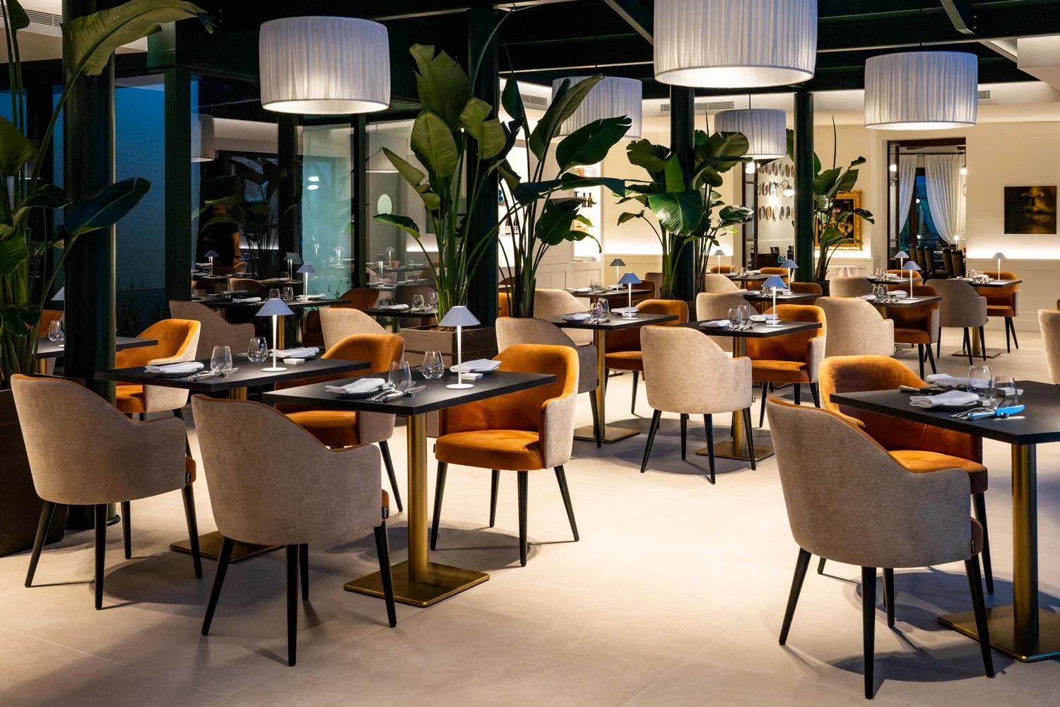 Hotel Posta Donini Perugia restaurant with ochre and orange chairs — interior design