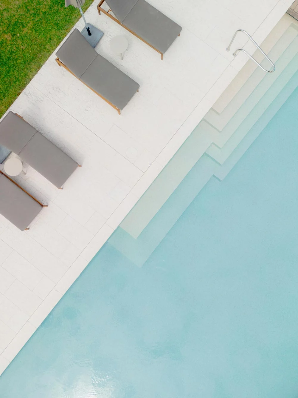 Relais Rossar loungers on Lake Garda, outdoor pool, BS chairs — interior design, furniture