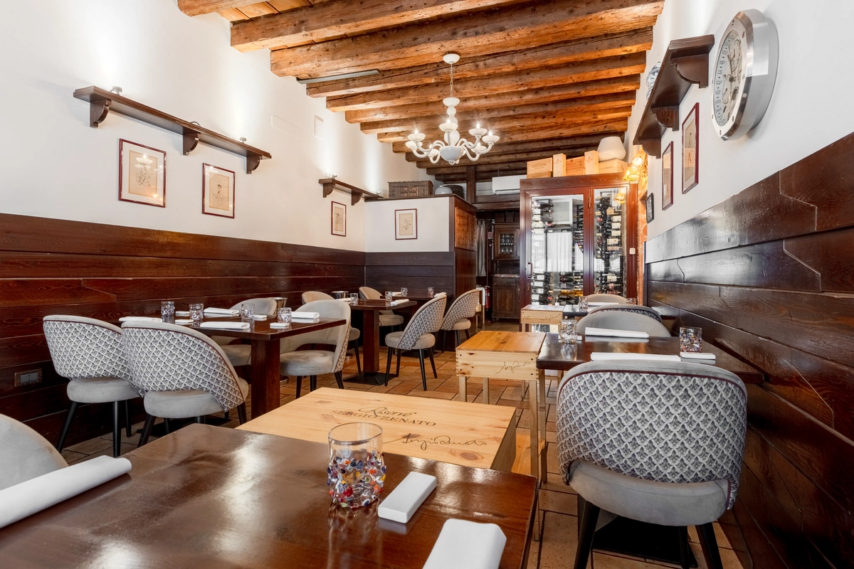 Osteria di Santa Marina Italian design BS Chairs
