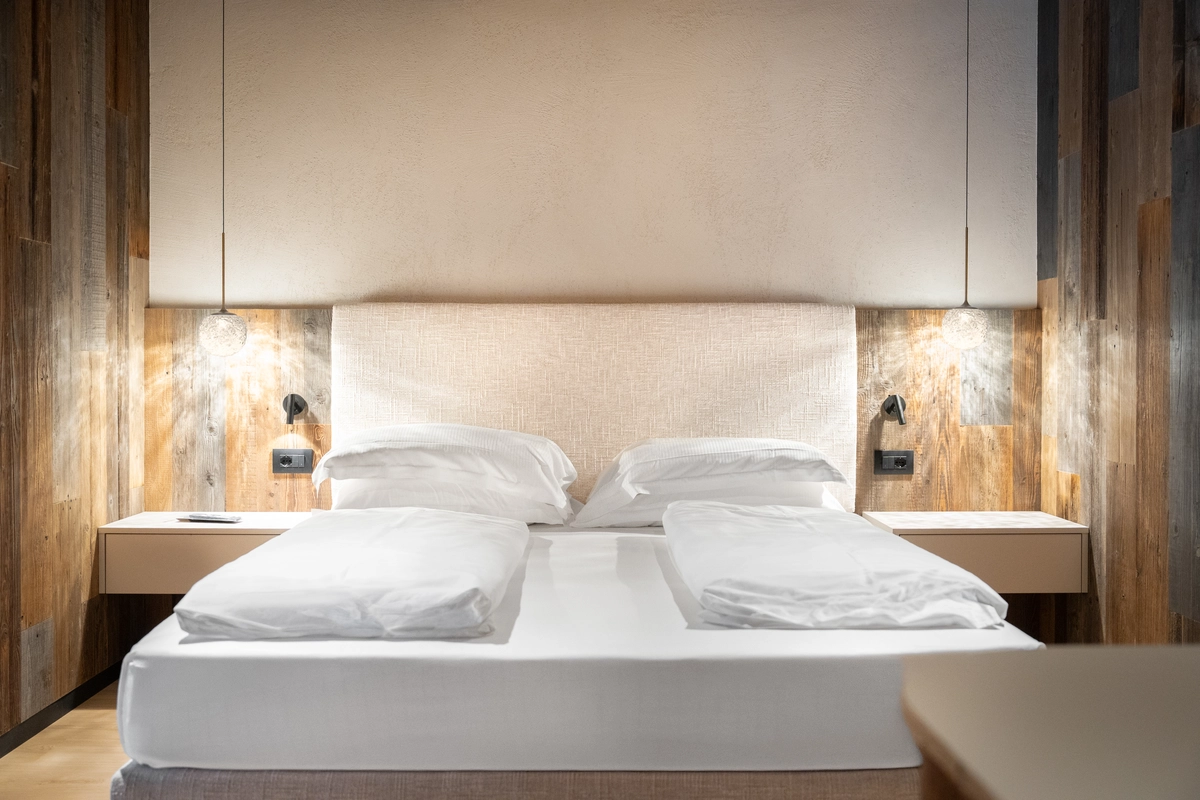 Ravelli Hotel & Lodges Luxury Spa hospitality BS Chairs