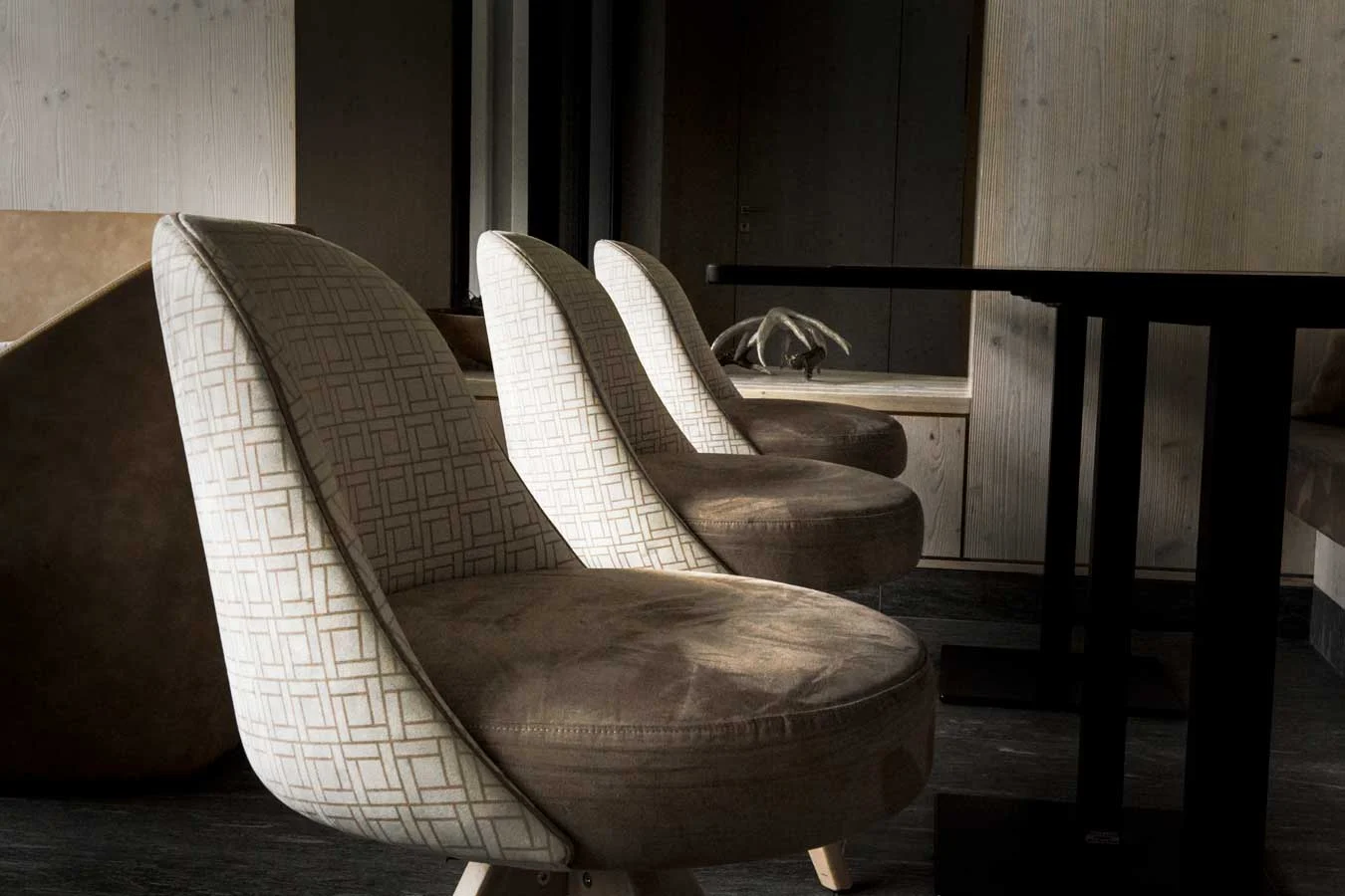 Residence ambiez madonna di campiglio ristorante — interior design, arredamento, BS Chairs